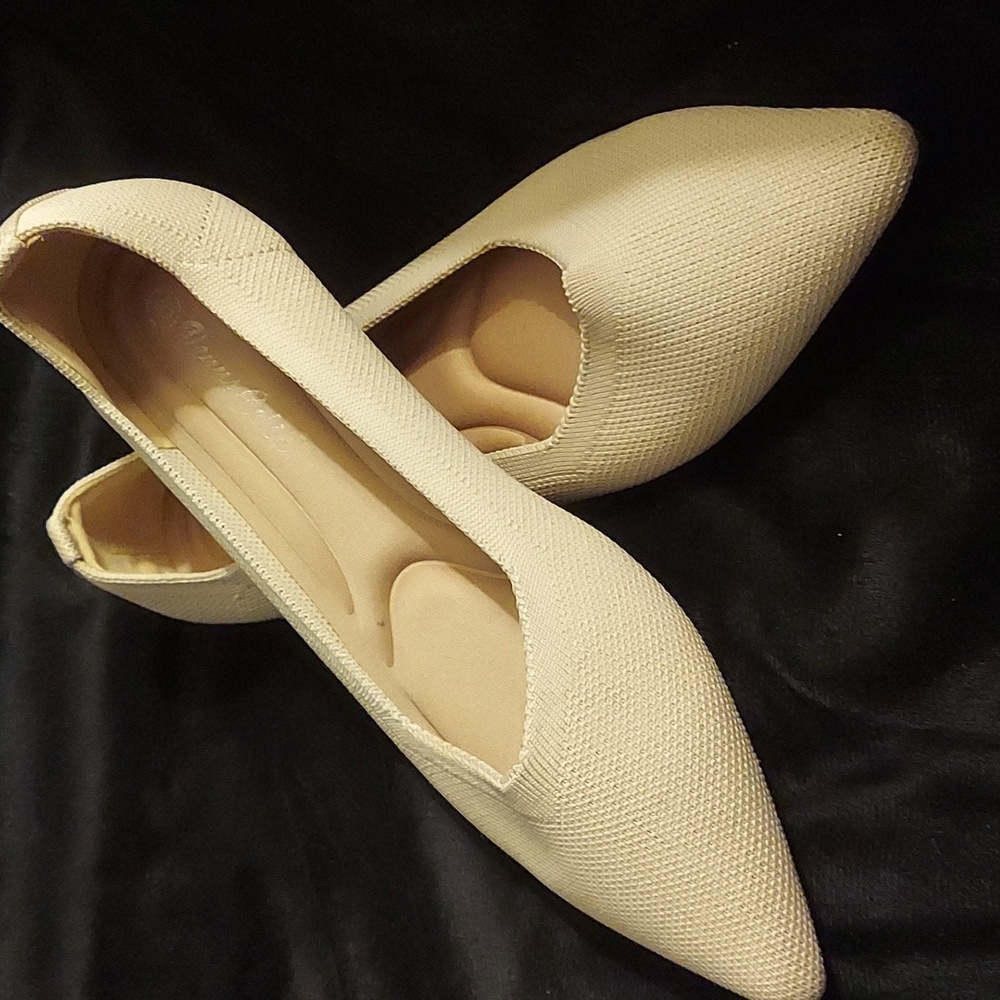 Elegant Cream Women's Flats